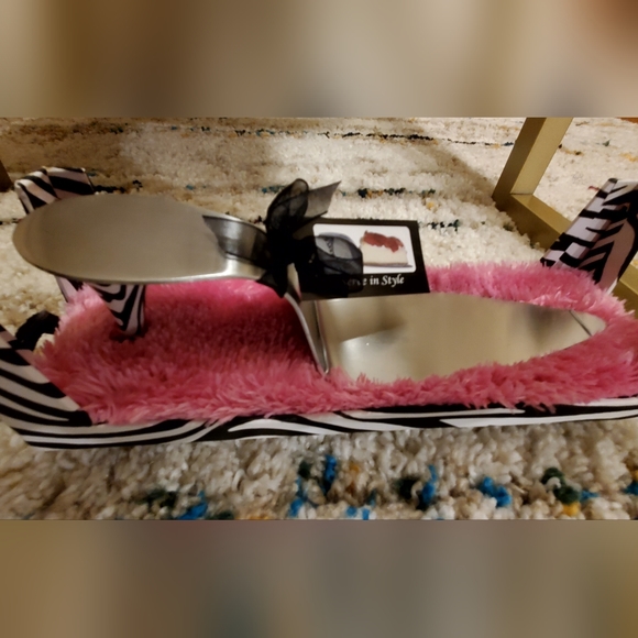 ☆☆NEW!!!- CAKE,CAKE,CAKE Server by Wild Eyes Designs,High Heel Cake Server🎂🍰🔪 - Picture 3 of 7